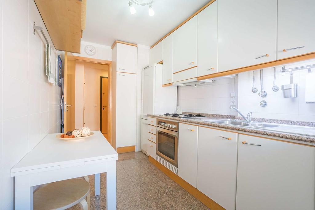 1-Minute Walk To The Metro And 2 To The Supermarket Lisabona Exterior foto