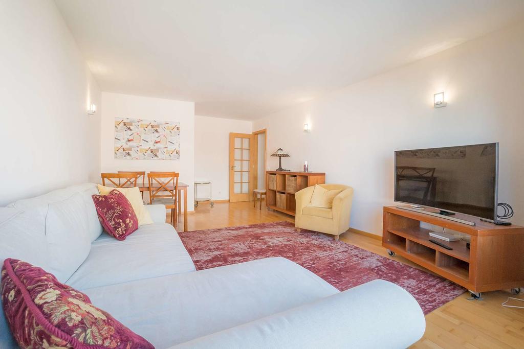 1-Minute Walk To The Metro And 2 To The Supermarket Lisabona Exterior foto